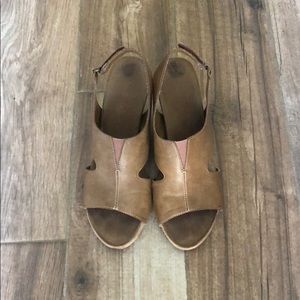 EUC like brand new Aerosoles leather wedge sandal.